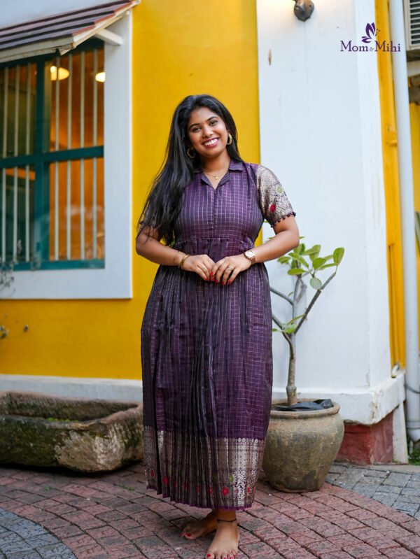 Spoorthi Feeding Dress [With Zips] |With Lining