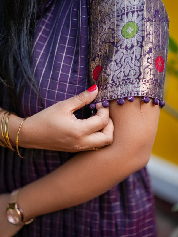 Spoorthi Feeding Dress [With Zips] |With Lining view 4