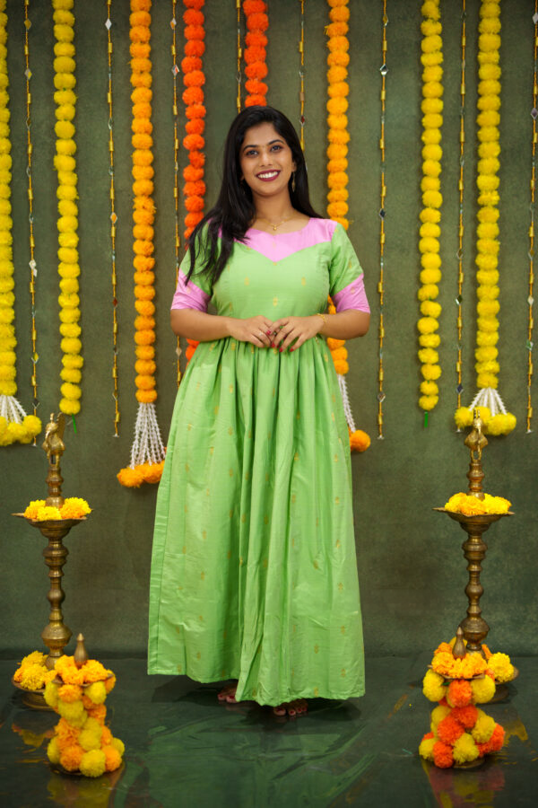 Venya Feeding Dress[With Zips]