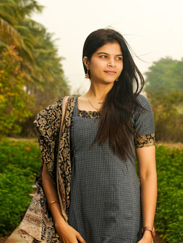 Vainavi Maternity Kurti set [ Top + Bottom + Dupatta] – alternate view